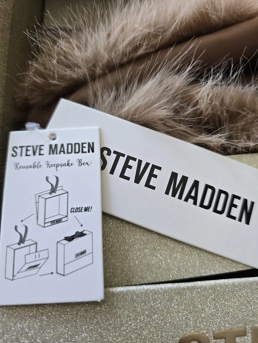 Steve Madden Women's 2-Piece Snake Band Earmuff and Gloves Gift Set. NWT. Gift